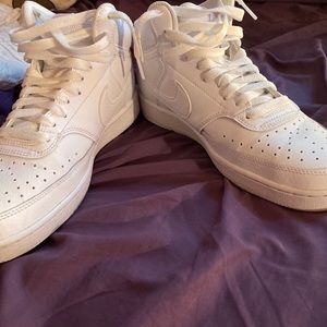 Ladies nike shoes size 8.5